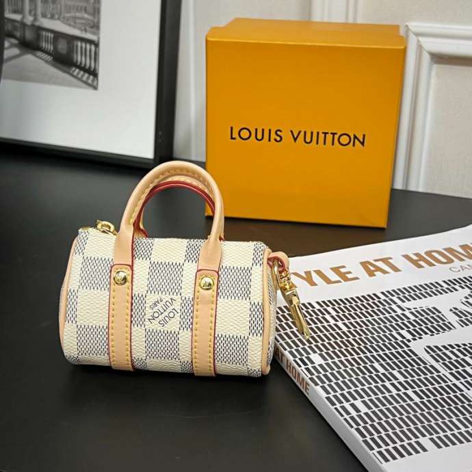 Picture of LV Keyring _SKULVkeyringlyh6612071